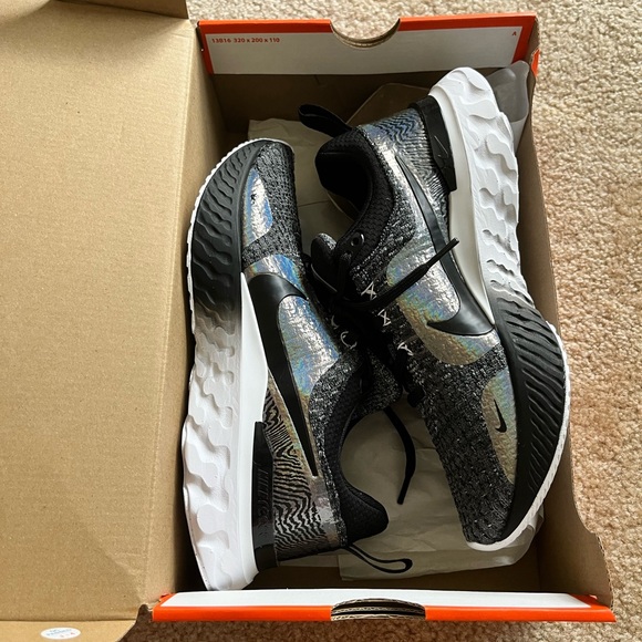 Nike Women’s Shoes React Infinity in Size 8 - Picture 7 of 8